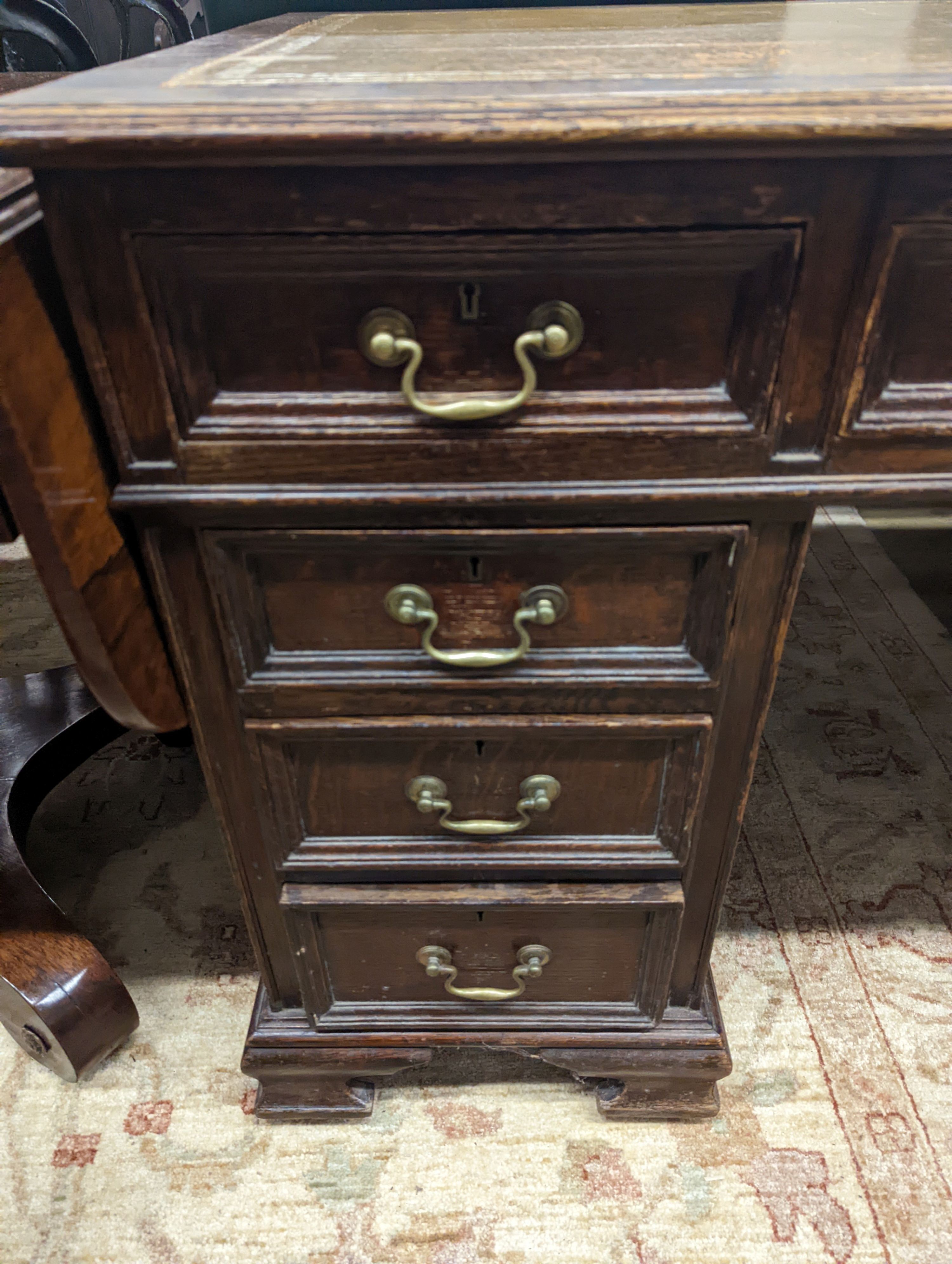 An early 20th century oak kneehole desk, length 122cm, depth 66cm, height 75cm